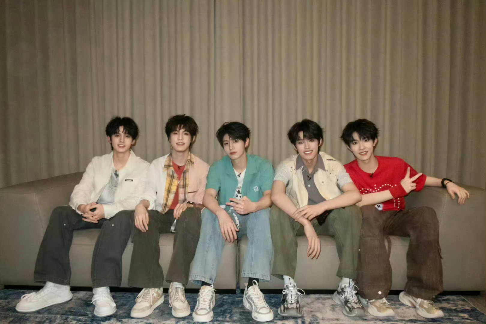 TOP登陆少年组合[超话]TOP登陆少年中秋晚会登陆少年湖南卫视中秋 TOP登陆