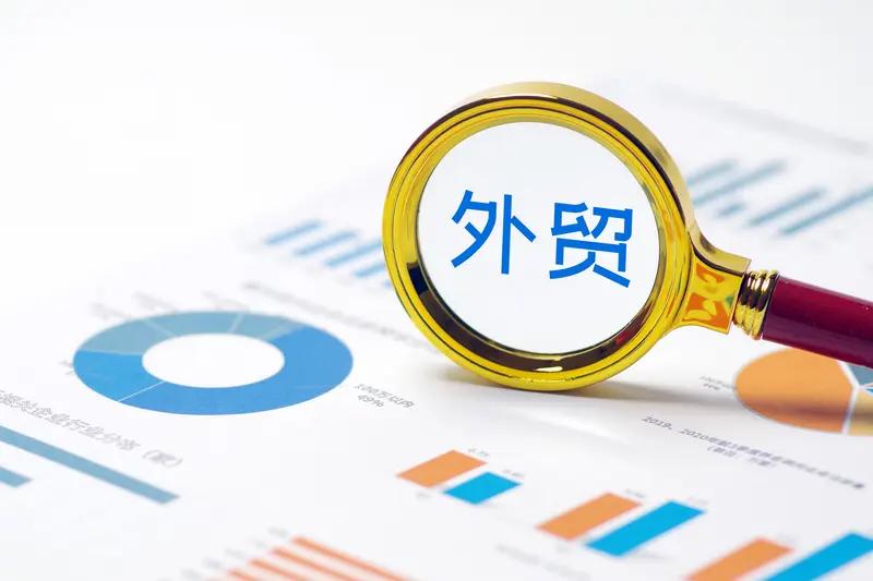 2025年美国政策反复，美联储降息让美元贬值，这对我国外贸企业影响不小。
对出口