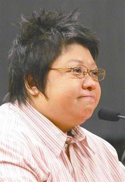 不少人质疑韩红，说做公益她拿自己的钱去捐好了，没必要拿别人的钱沽名钓誉，拿别人的
