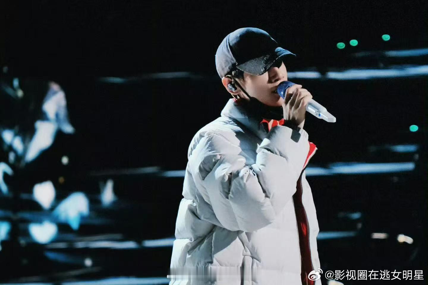 罗云熙江苏卫视跨年彩排图 期待罗云熙的跨年舞台～ 