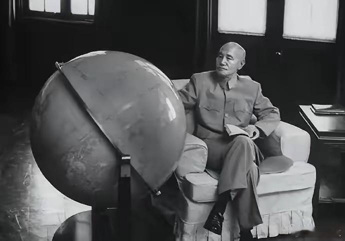 老蒋杀人如麻流氓成性纵有千般不是，但他毕竟还有一个中华民族共同体意识。老蒋看地球