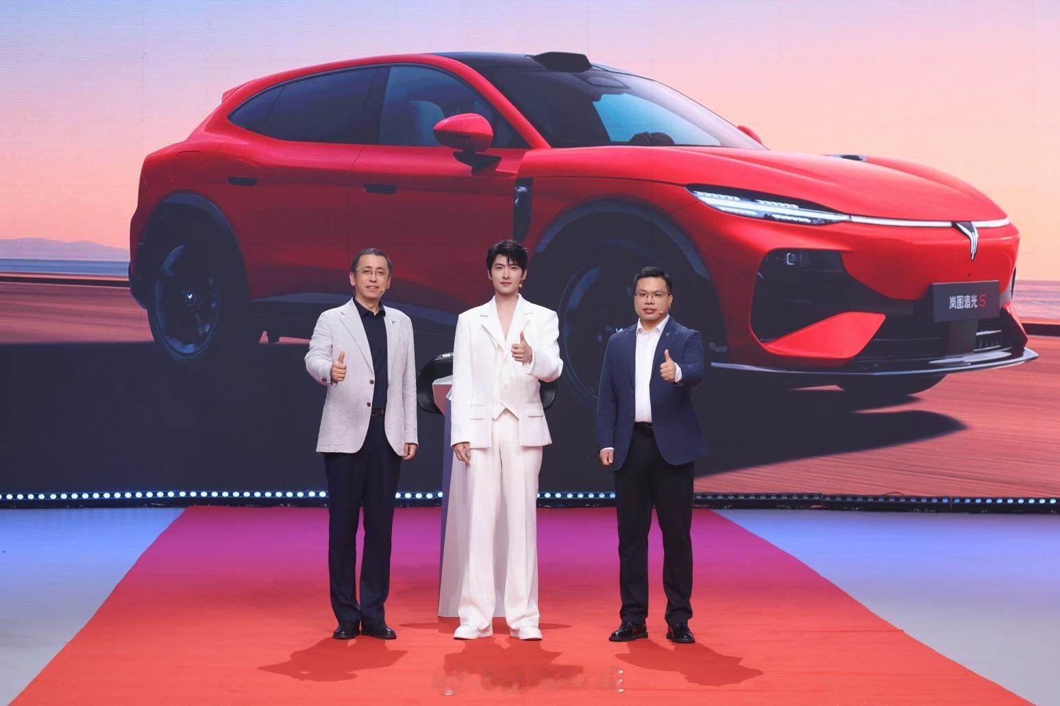 杨洋同款岚图追光S预售30.99万 2026年7月24日，全球首款科技FUV——