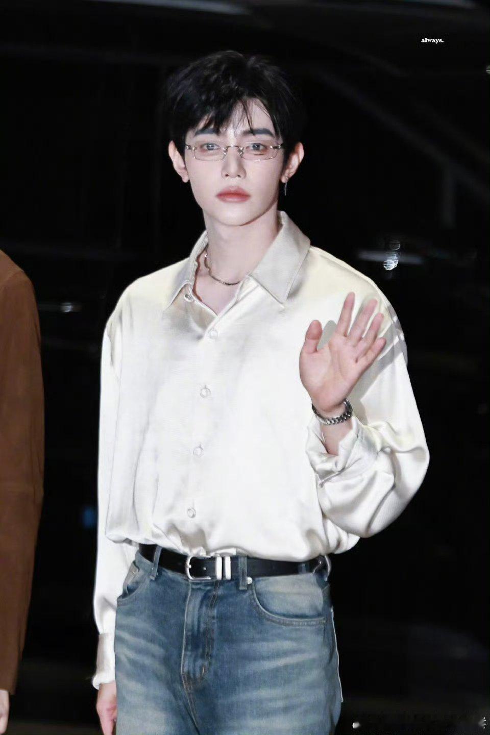 章昊 沈泉锐仁川机场出发路透，好漫撕男 期待哥哥们的舞台 