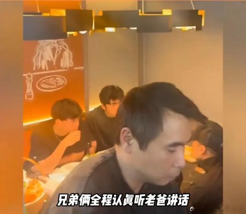 不管张柏芝在俩娃身上倾注多少心血，俩娃最后都会对爸爸谢霆锋更崇拜更亲近吧！ ​​