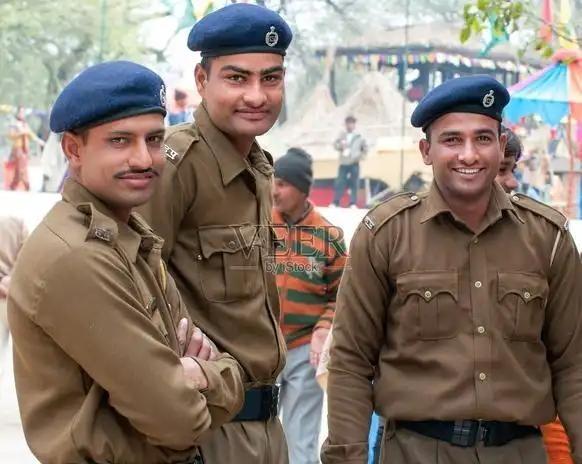 从中国运往巴基斯坦的精密机床，在印度港口被扣了。扣了就扣了吧，结果上海海事法院一