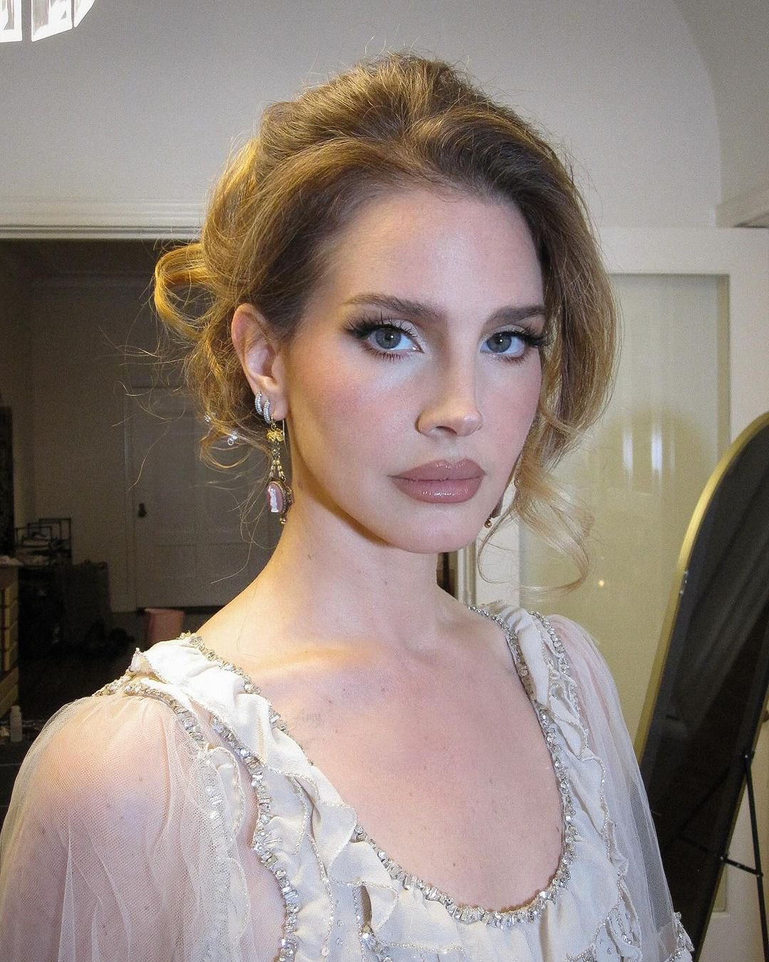 今天是丧愈仙乐之母Lana Del Rey的41岁生日！祝雷妈长生不老永远不死！