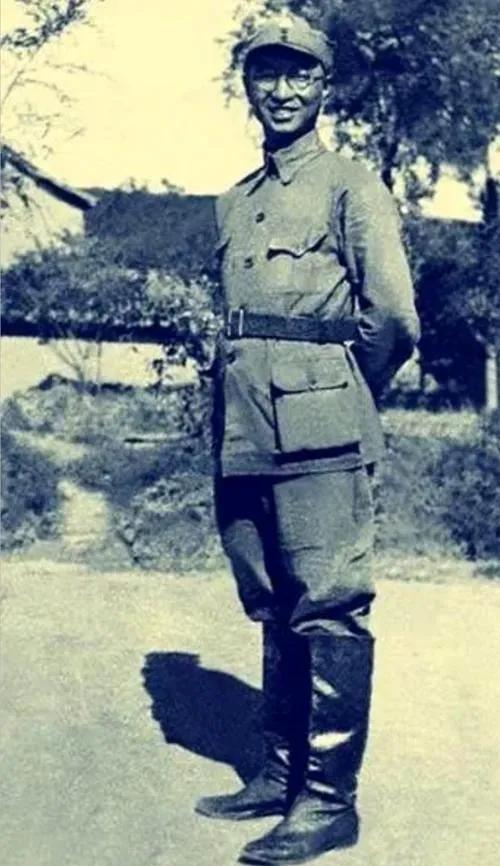 改编关头的冷静自省——评陈赓大将一九三七年八月二十八日抗战日记。

1937年8