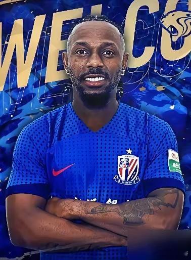 身价缩水90%，费南多终于低头了。 一年没球踢，32岁的他主动把年薪降到25万美