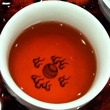 淡淡的喝茶，淡淡的过个热气腾腾的年。普普通通，乐在其中。多开心，少生气。

茶喝