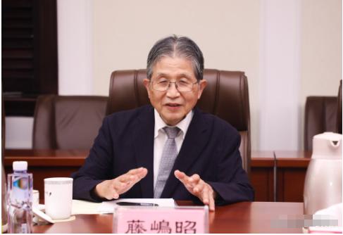 日本要气死了！日本顶尖科学家藤岛昭，竟带着他们的机密技术，连夜组团投奔中国，他还