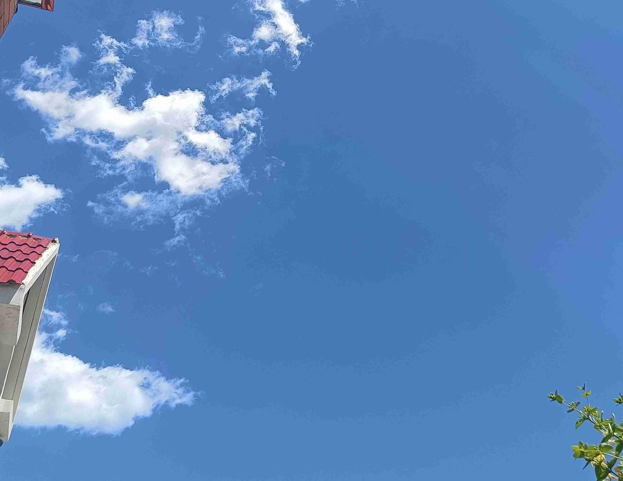 我的今日状态：😁轻松愉快
我这里的天气：☀️晴天
今天又是一个大热天，还好今天