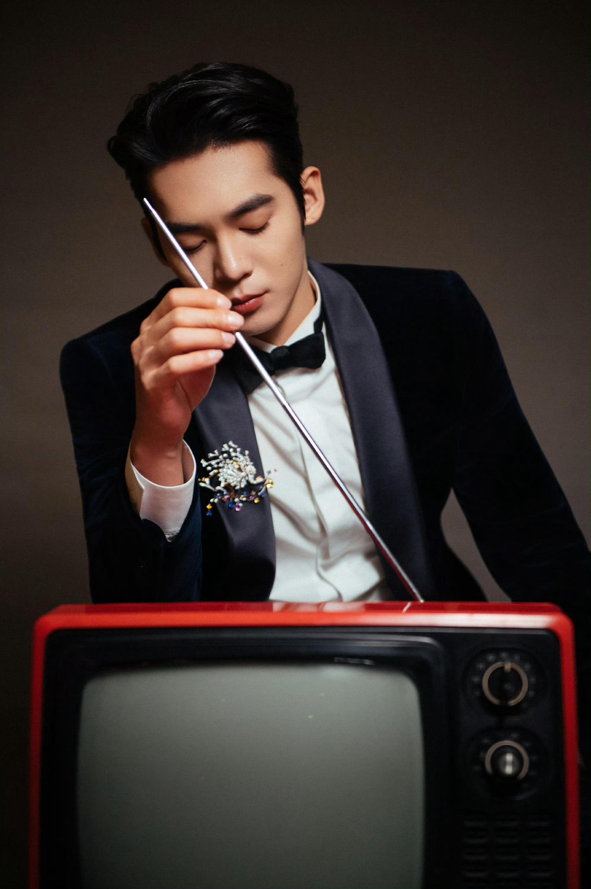 于适北影节开幕红毯造型释出，Dior + 尚美巴黎+浪琴表的三奢配置依旧稳定，出