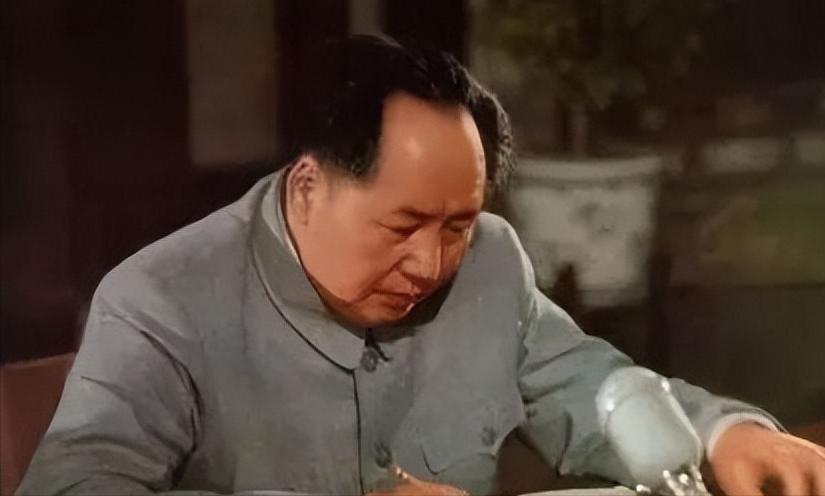毛主席有个特点，周福明觉得很奇怪，无论生什么病，从没见过他哼哼。

毛主席晚年身