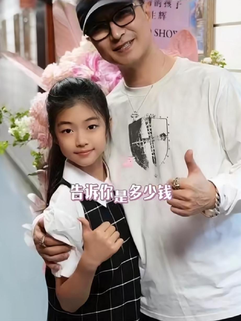 汪峰不让女儿买大牌衣服：你有本事挣钱再买不迟。

汪峰说二女儿才14岁，这个年纪
