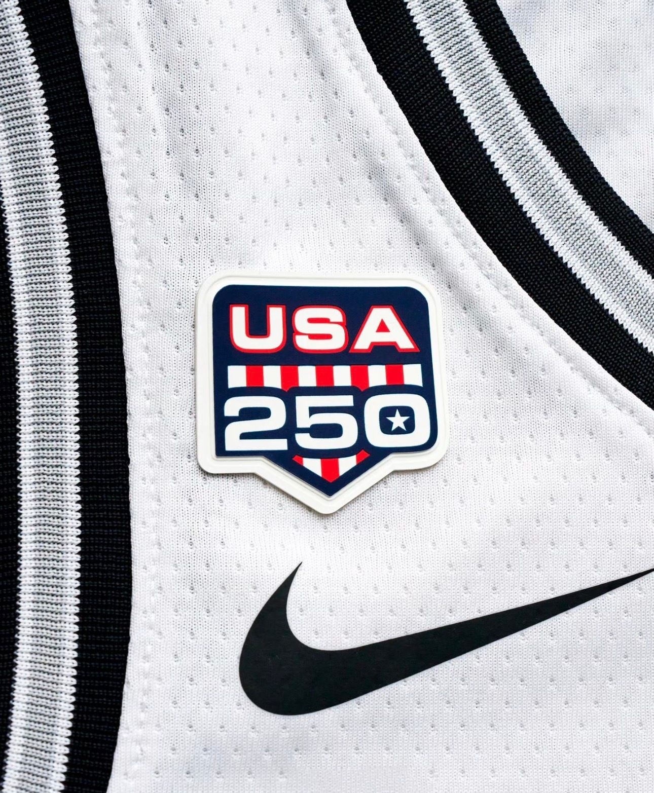Topps宣布，参加今年总决赛的球员都会佩戴一个USA 250（7月4日是美国建