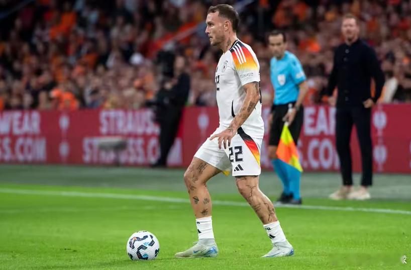 talkSPORT首席AlexCrook独家:利物浦关注莱比锡后卫劳姆。他表示，