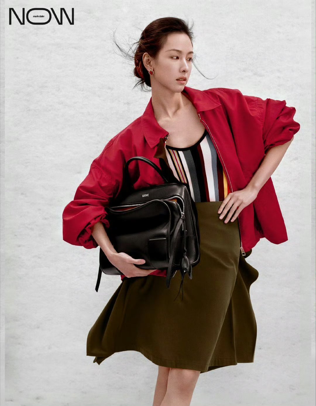 陈都灵锁骨线条嘟嘟一颦一笑都很迷人露肩造型尽显优雅与性感 