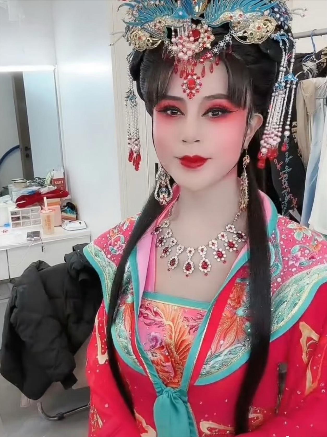 罗大美走了！
她最放心不下的，不是自己没完成的直播，也不是网友的留言，而是白发苍