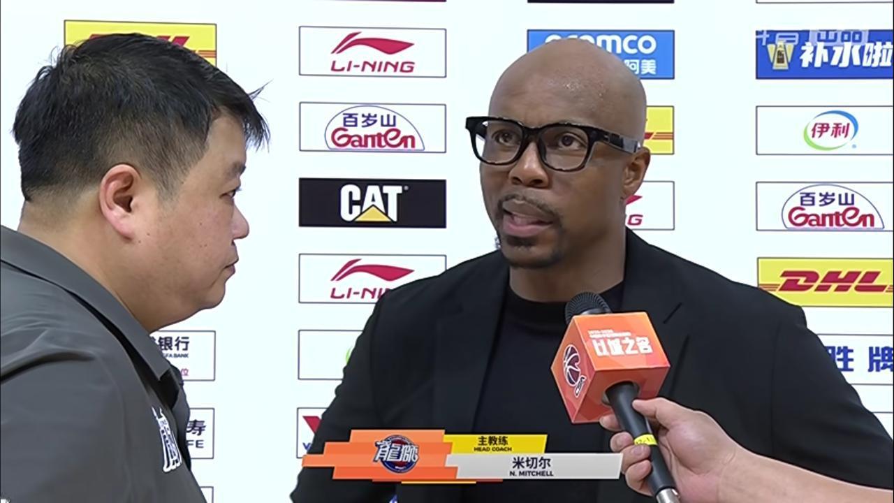 昨晚CBA 季后赛刚刚打响就爆出冷门，广州龙狮队客场大比分战胜排名第五的广东队。