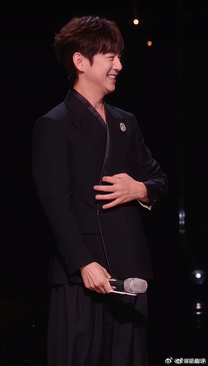 何炅救不了的场何炅也有救不了的场歌手直播 何炅也有无能为力的时候！那英说自己第一