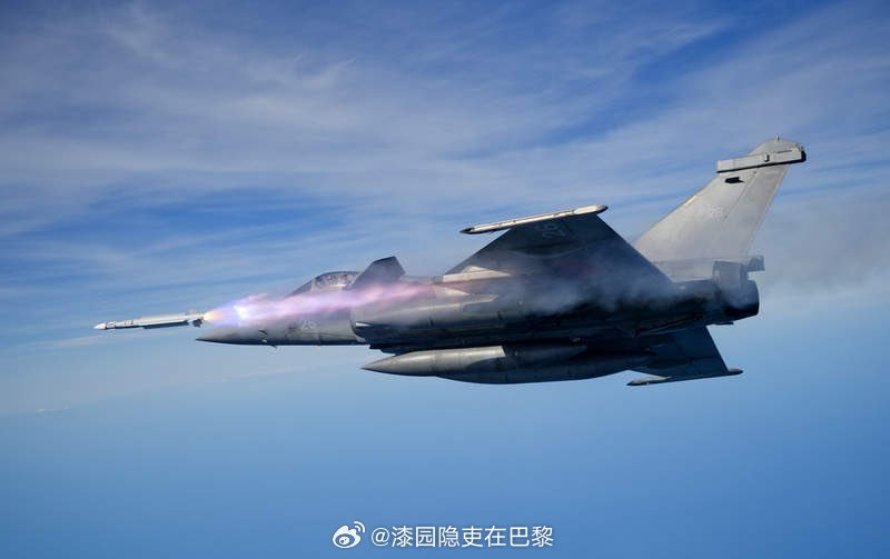 海外新鲜事 法国国防部长今日证实，法国空军的“阵风”战斗机目前正在阿联酋上空执行