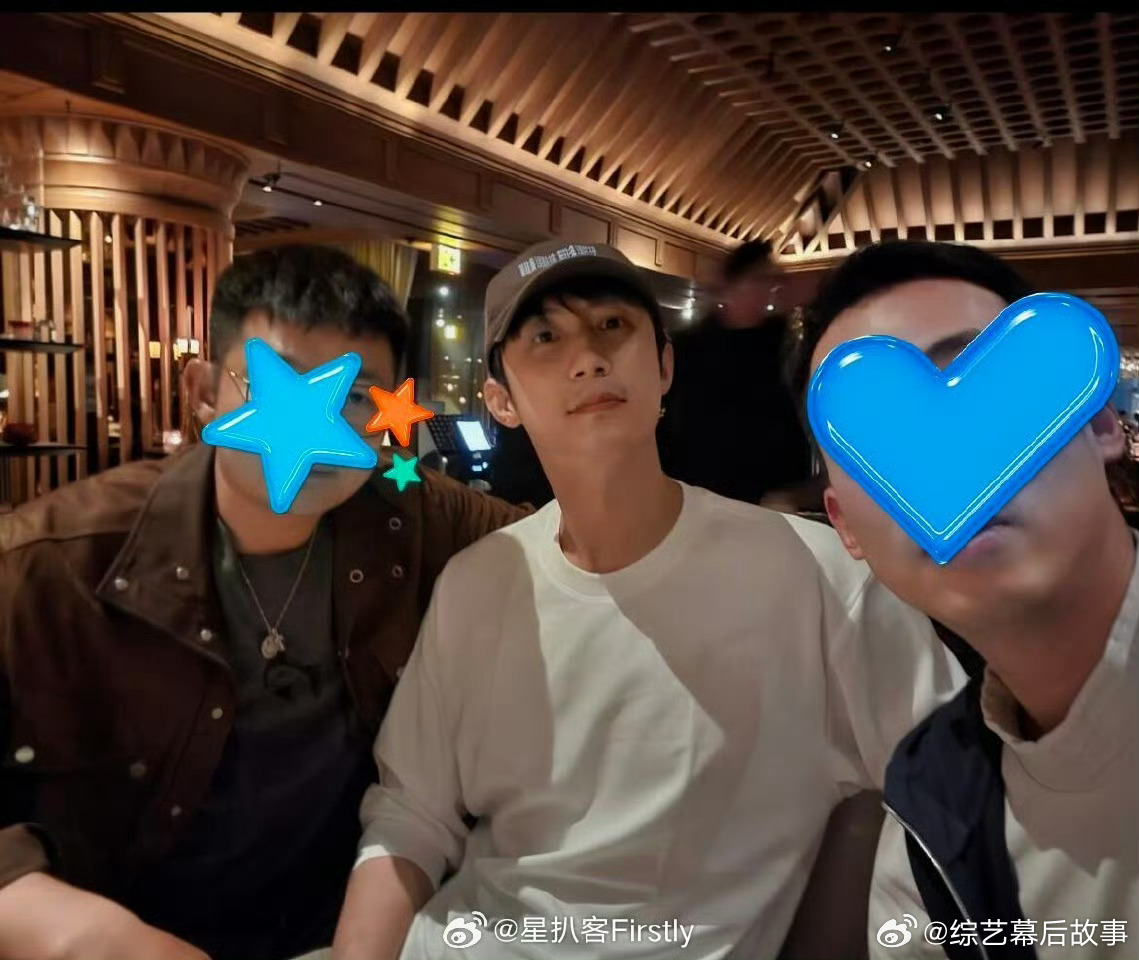 硬汉与艺术同框，黄景瑜现身香港巴塞尔艺术展，氛围感拉满✨黄景瑜去了巴塞尔艺术展黄