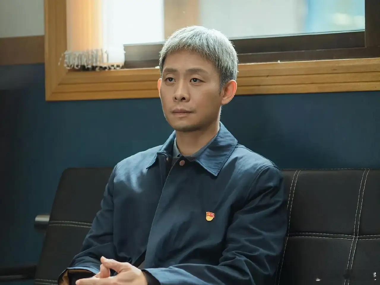 张译的长相，就是那种有点坏的老实人，他演老实人不会让人有违和感，没啥攻击力，中途
