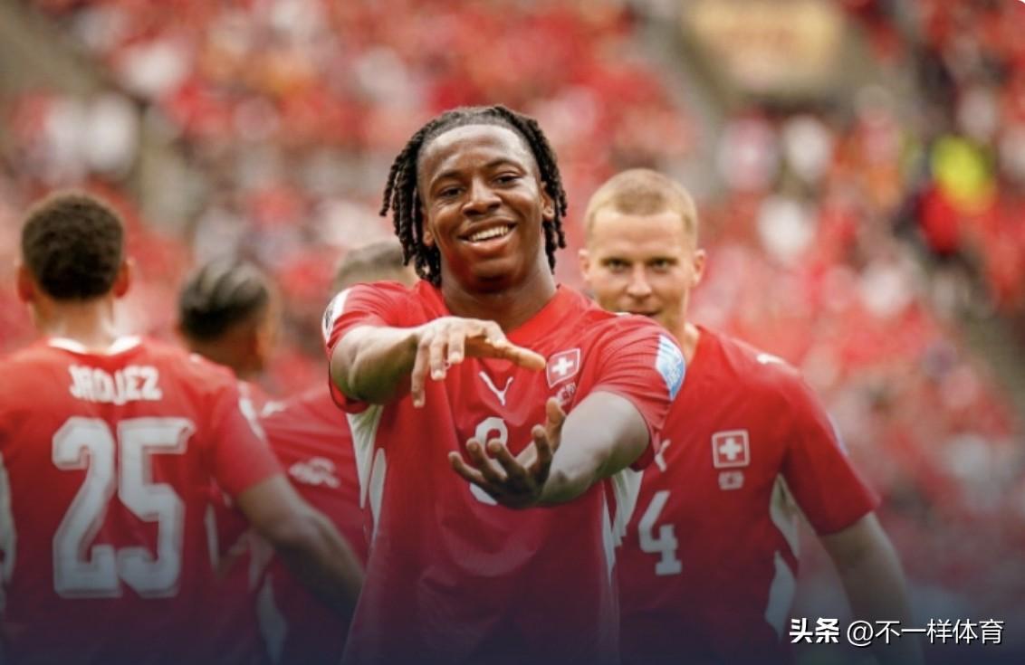 【世界杯东道主加拿大队小组出线！1胜1平1负积4分锁定B组第二，队史首次闯入世界