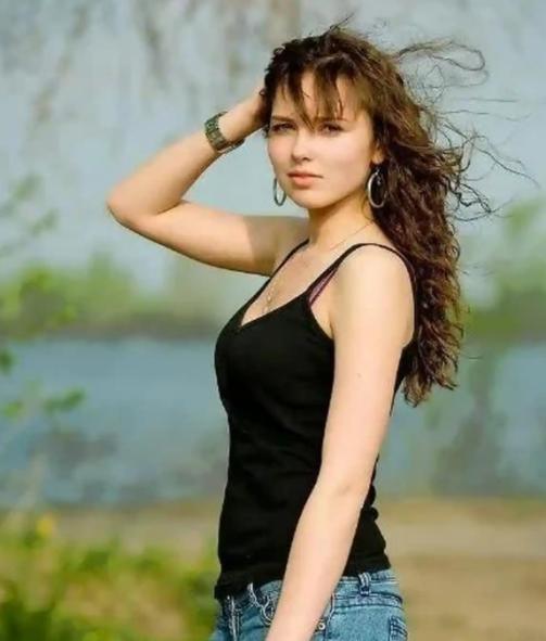 乌克兰现在最大的问题不是战后重建，而是乌克兰的女人将来该怎么办？百万乌克兰男人战