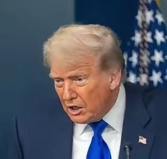 美国总统特朗普发表讲话：
民主党故意使国土安全部停摆，导致机场混乱。他们完全要为