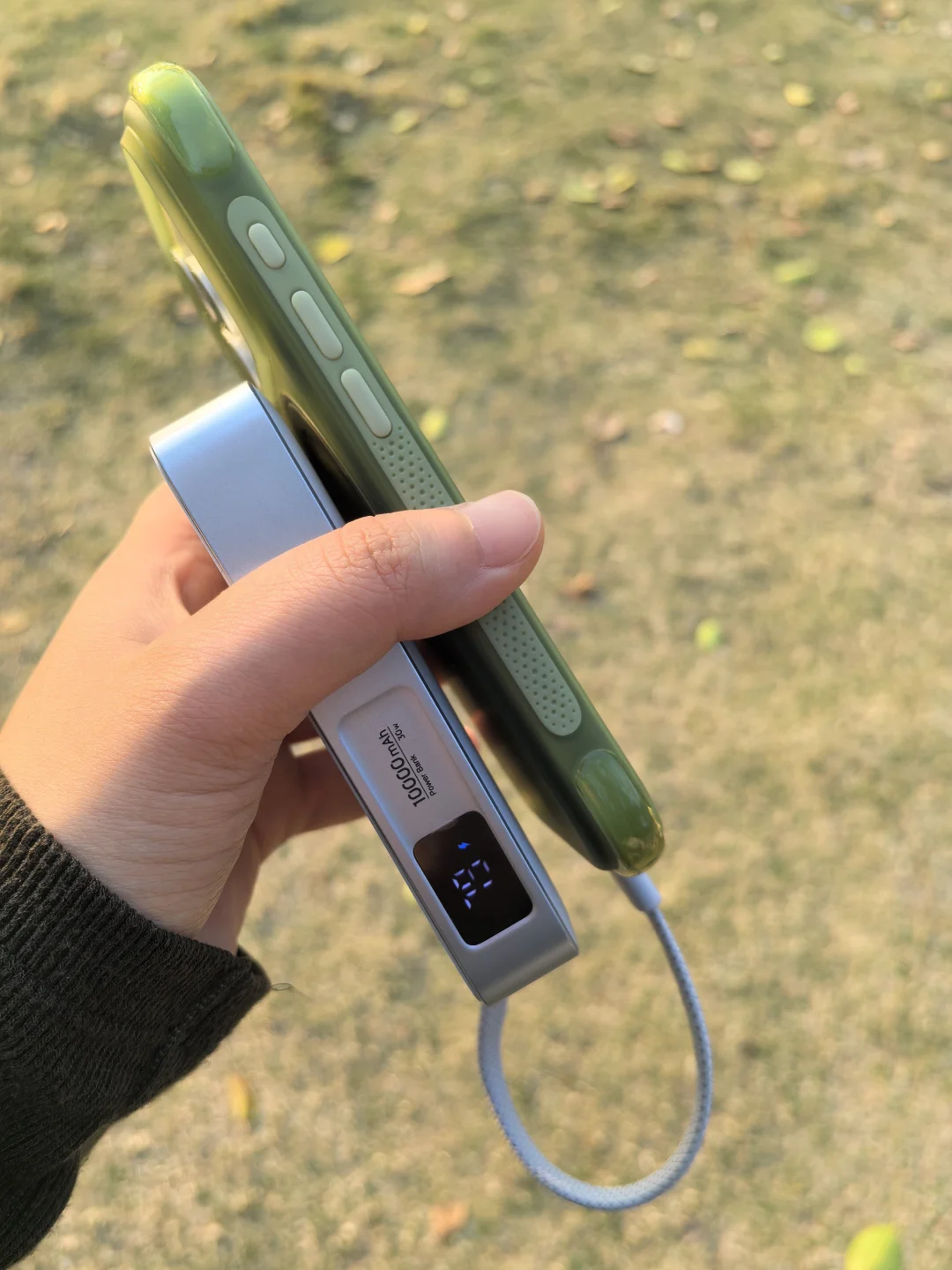 新年出门实测🔋绿联磁吸充电宝值不值得买？