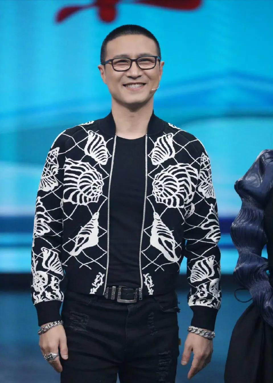 汪峰官宣恋情，引发热议！

5月20日，汪峰官宣恋情，对方是新疆人，
森林北，两