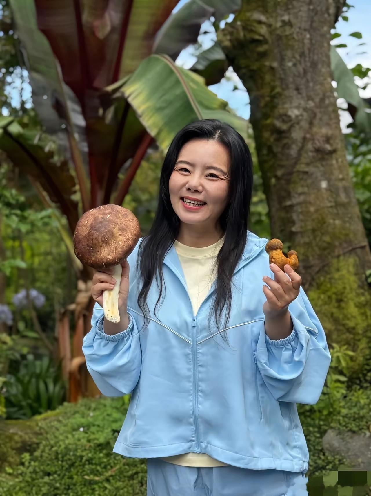 龚琳娜，彻底后悔了！不是后悔离婚，而是后悔没早点离婚，看看现在的她过得是什么神仙