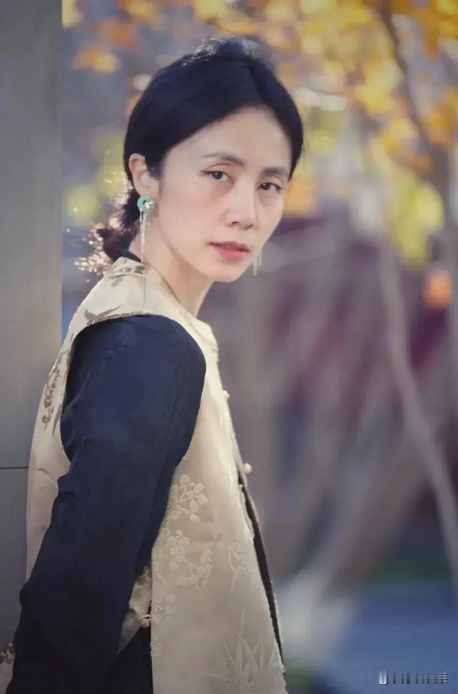 黄磊的老婆孙莉不漂亮吗？
我真不知道网友们对漂亮是怎么个定义，反正我觉得孙莉漂亮