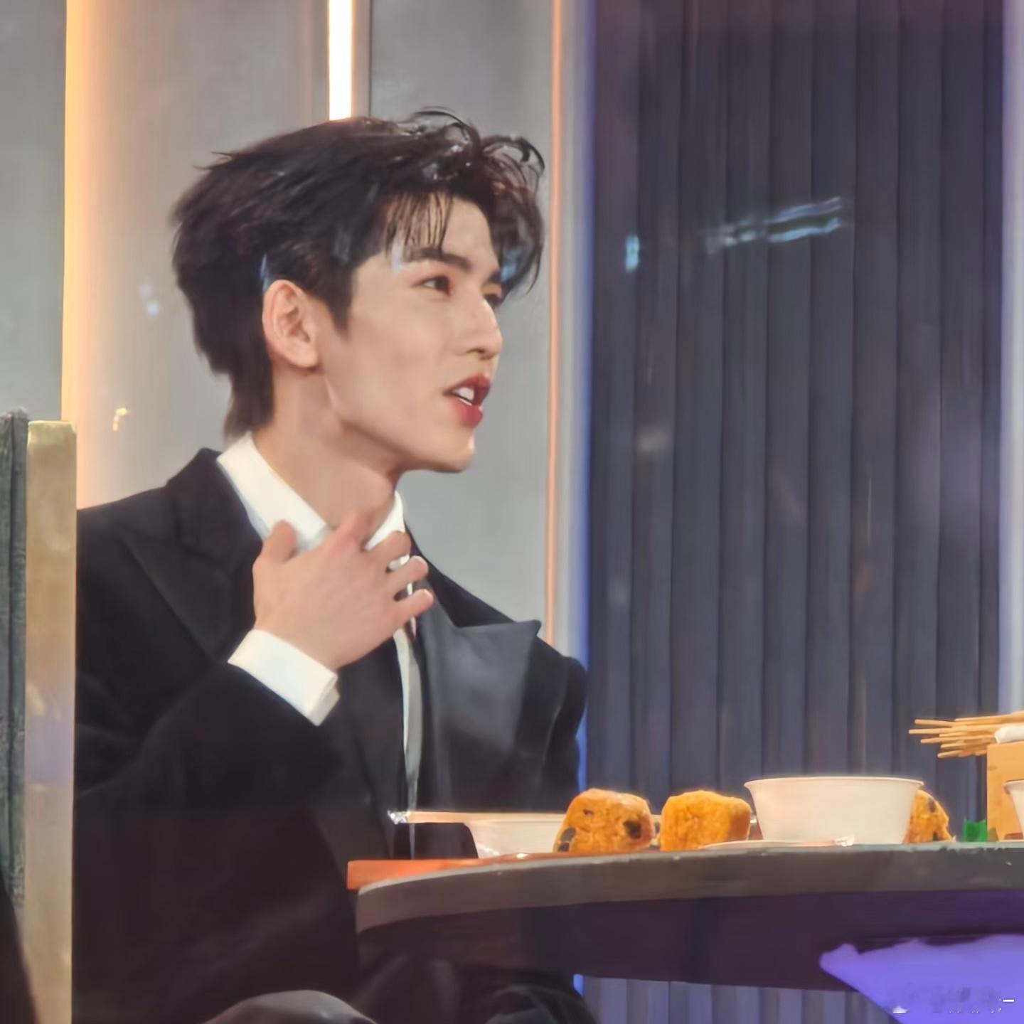 张凌赫和张婧仪又没有合作过，感觉他俩好有cp感 