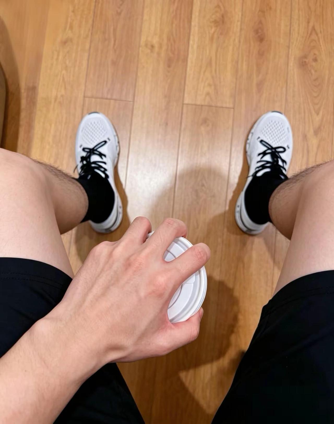 难以忘记初次见你！腿毛小叔叔
