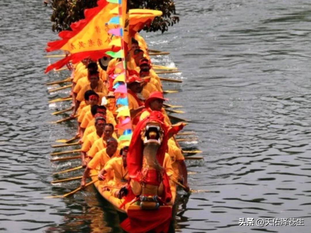 端午情怀

在龙图腾的祭祀里
拾起一束艾叶
汨罗江边
默念几许楚辞

怀念汨罗人
