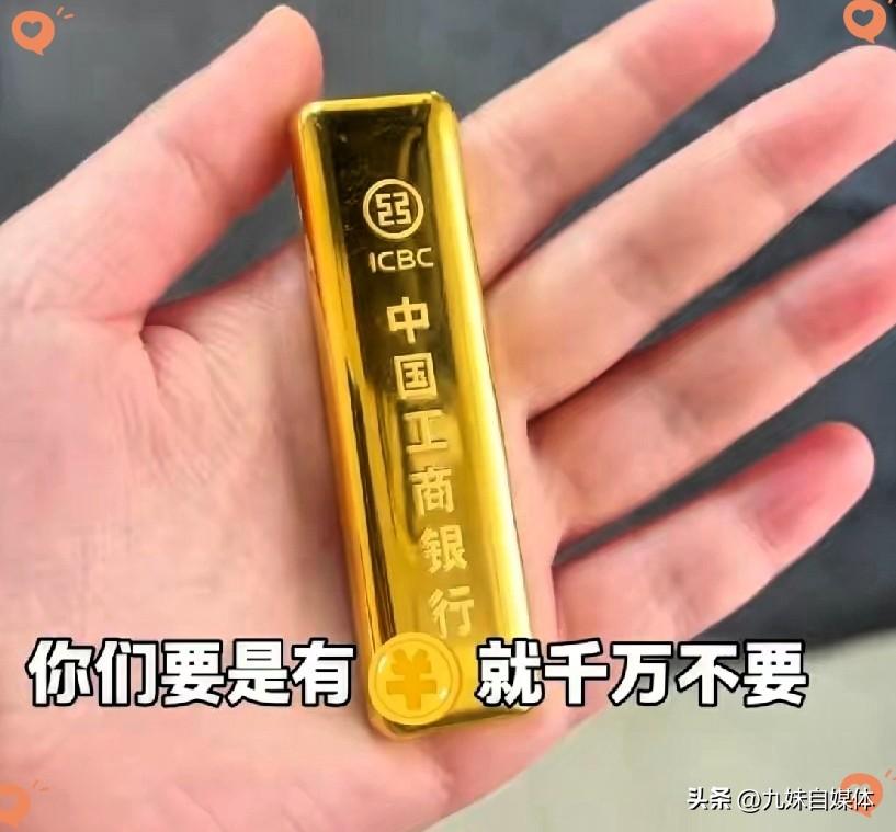 黄金暴跌的背后
美国正在打压黄金，不是阴谋论，是正在发生的事实。你以为金价在这个