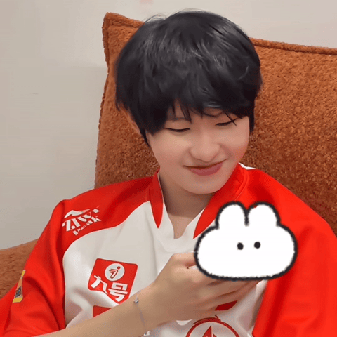 就这样萌萌的笑🥰 