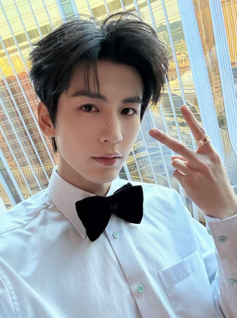 白衬衫我跪了……❤️‍🔥这张真的好内个啊 ​​​
