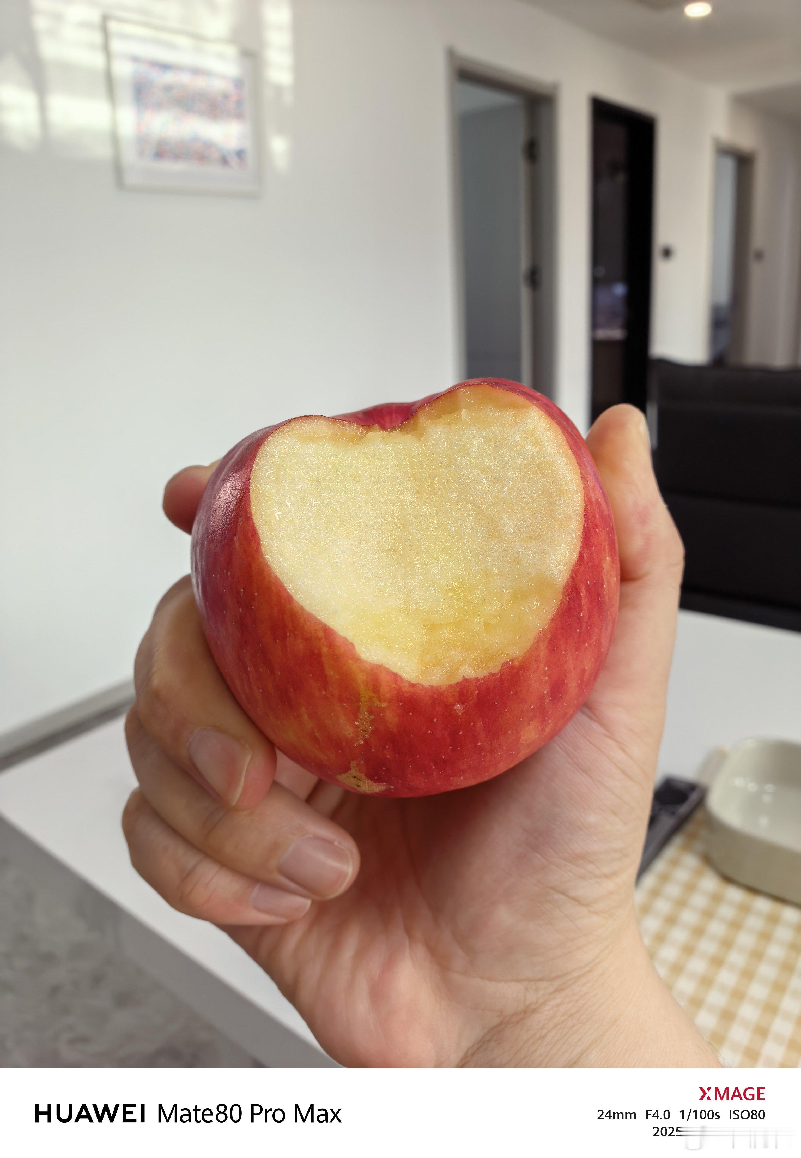 坚持吃苹果一个月的身体变化 ，我只能说我坚持吃苹果并不是因为对身体好，而是因为苹