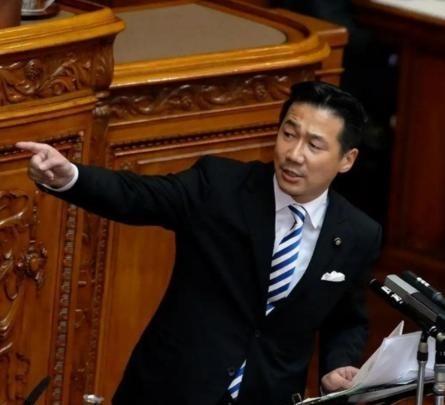 日本坐不住了！
山本太郎在国会质问高市早苗：“就算不开战，只要两个月，从中国进不