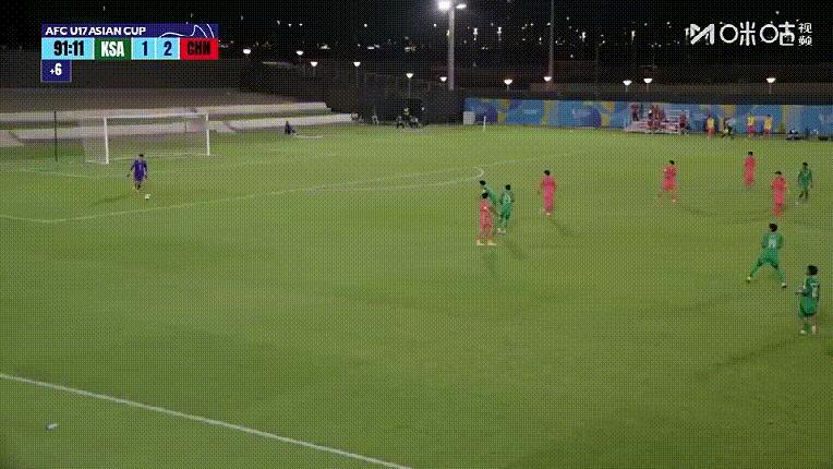 U17小将何思凡这个技术＋冷静的头脑真的可以，面对沙特的防守，人球分过一条龙爆射