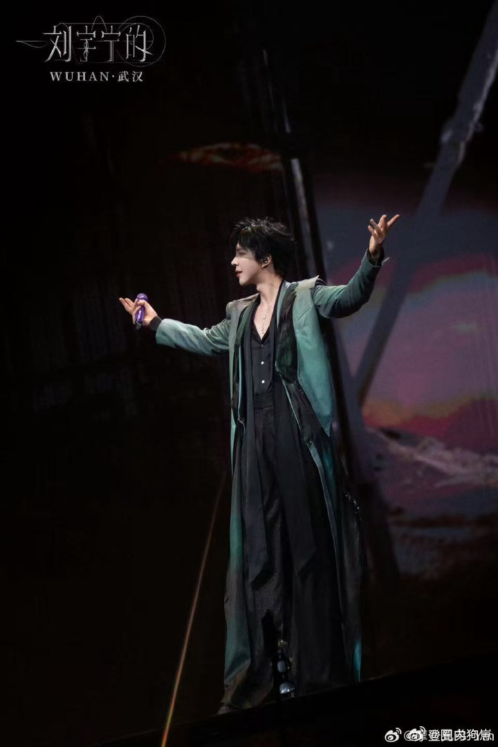 后面的问号和刘宇宁好配 他那个问号都快实体化了，自己剧里的梗自己不知道，后面的问