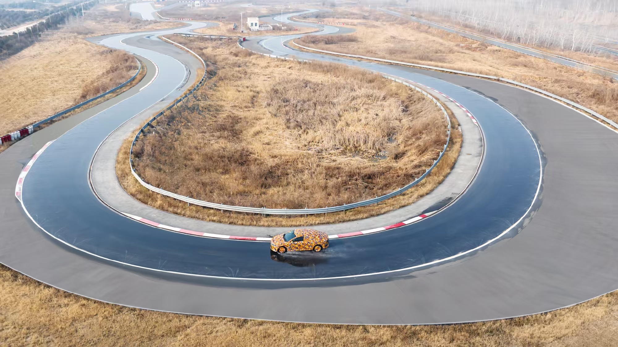 刷到smart 6 EHD跑出131km/h的麋鹿成绩，真的被戳中了。咱们日常开