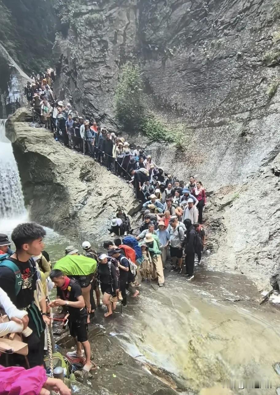 最近比较火热的陵川古郊乡马武寨一线天将封闭。据了解，封闭原因可能出于安全考虑。封