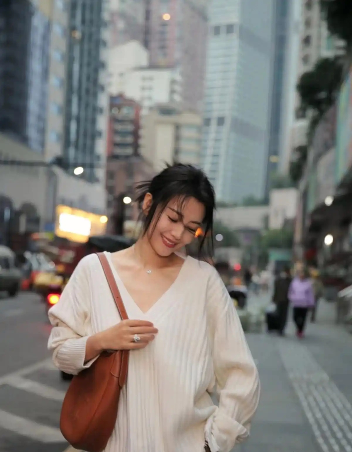 早上好！今天该都笑了？争取这个月回本赚点钱然后散伙，省的天天有人喊：山桑，你故乡