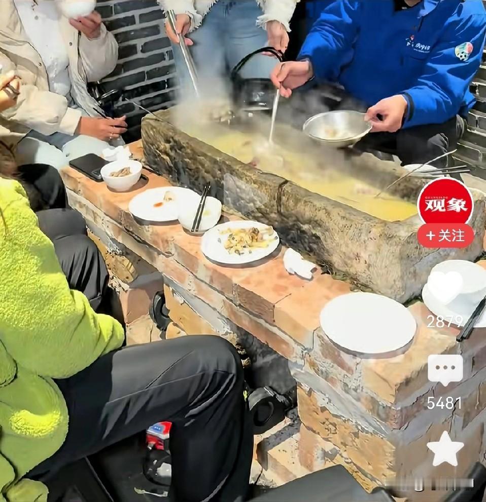 有没有发现，现在人吃饭越来越返璞归真了，大家追求的不再是精致的菜肴，而是独具特色