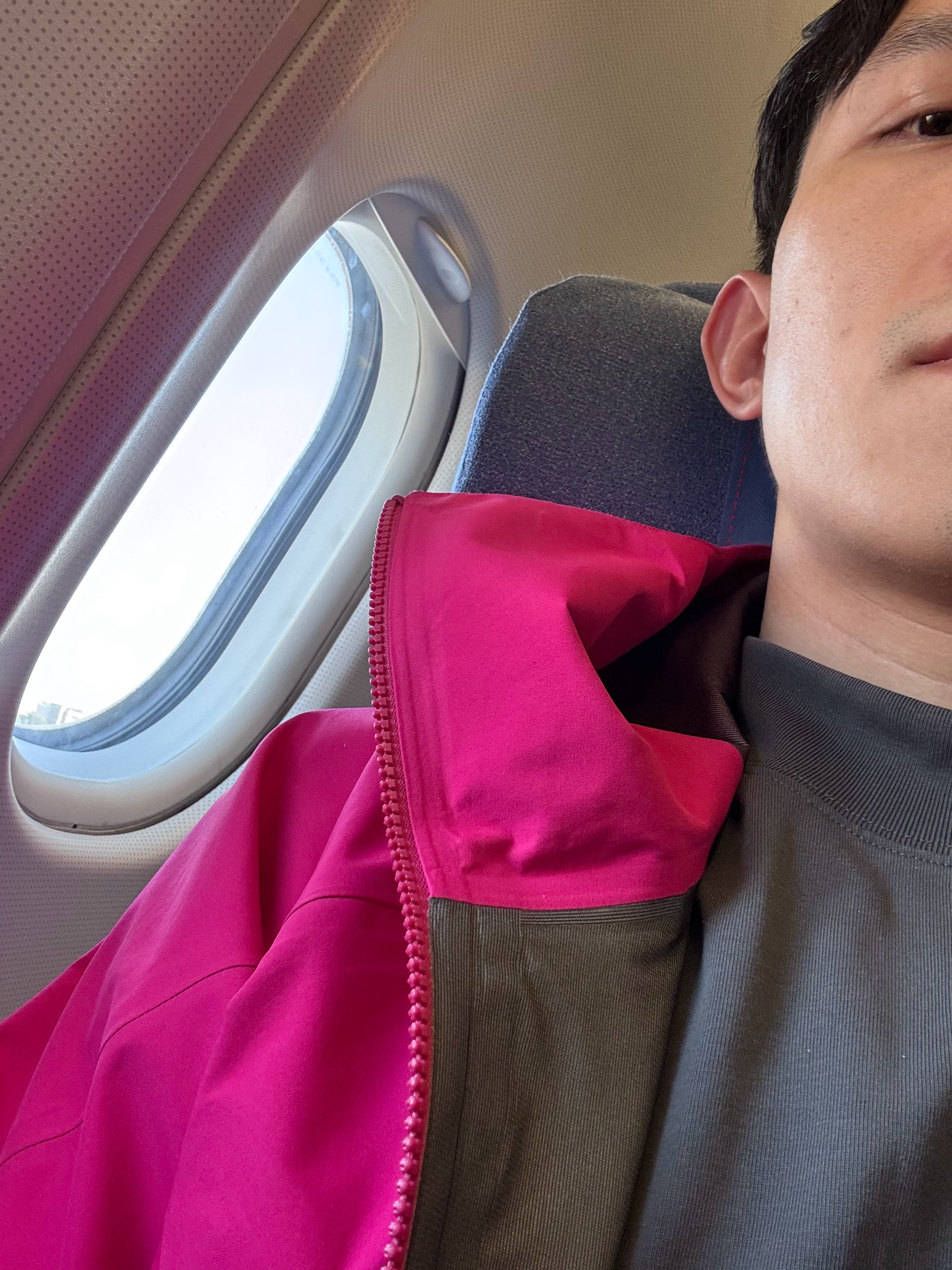 这个月飞6趟了，准备回北京更新一下换洗衣服，睡睡自己的床充充能，明早继续飞。想想