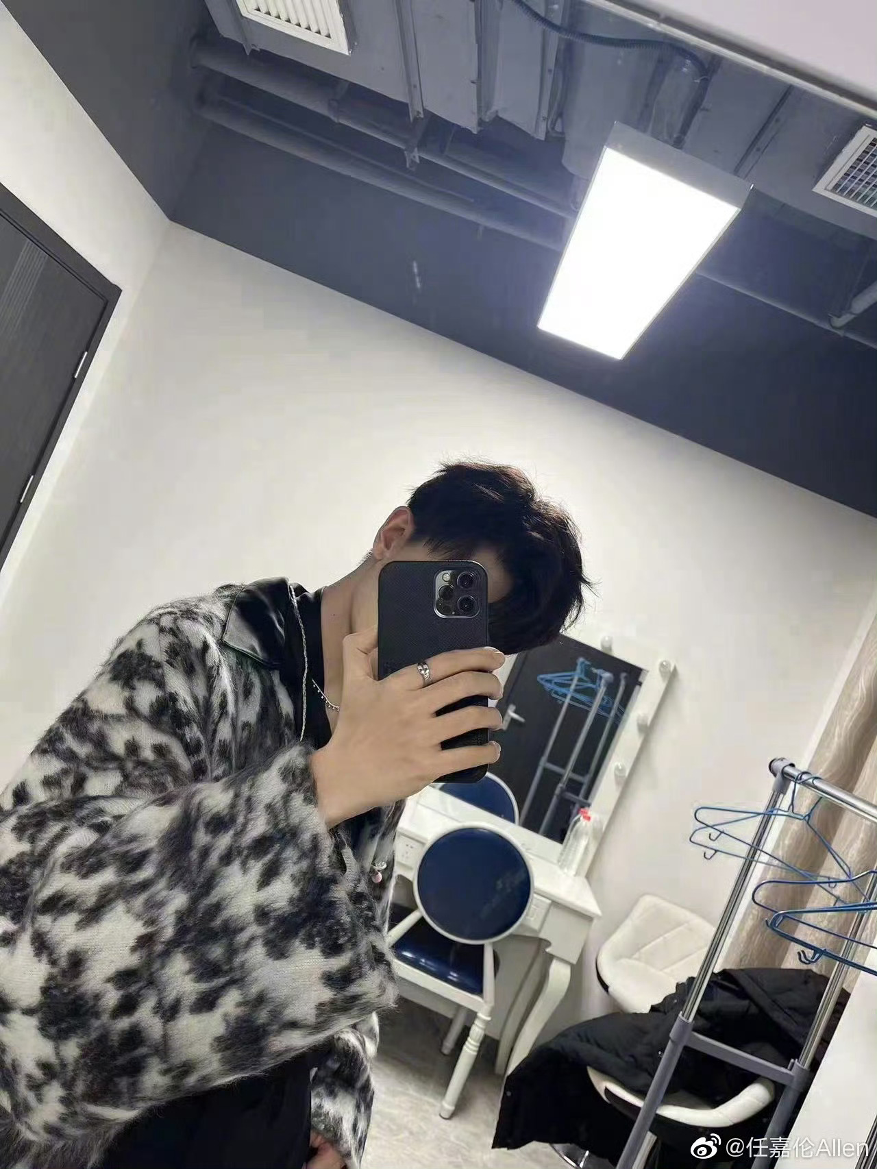 任苒时光那些臭美时刻✍🏻gcgg正在对着镜子自拍🤳时刻🪞咔嚓📸“镜中美任